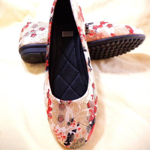 ~~~ Sparkly SLIP ONs ~~~ BRAND NEW ~ Size 41/9.5 - Picture 2 of 3